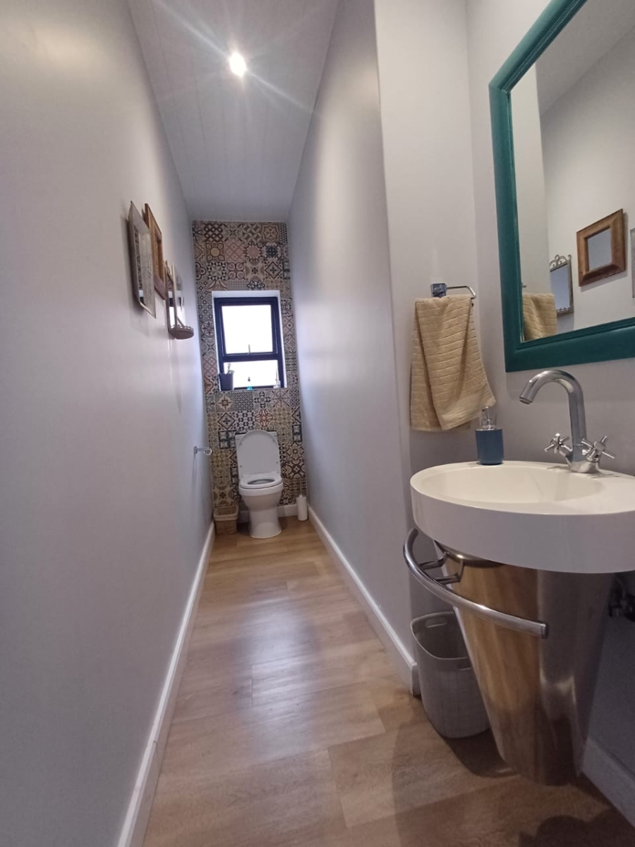 To Let 4 Bedroom Property for Rent in The Hill Western Cape